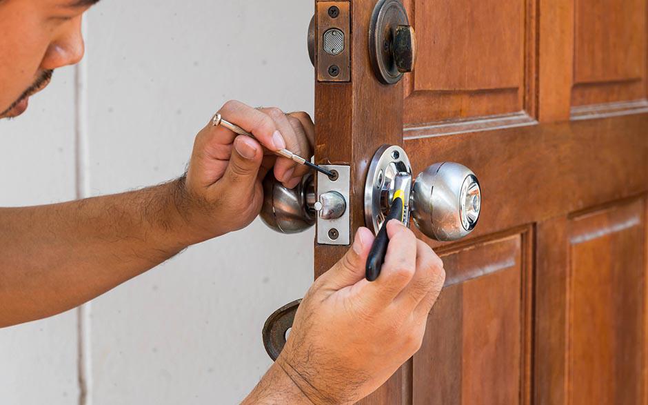 haut professionnalisme serrurier prix changement serrure Auriol