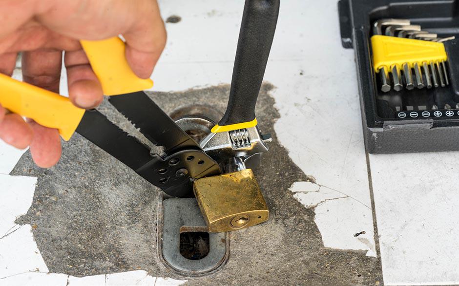 haut professionnalisme serrurier prix changement serrure Auriol